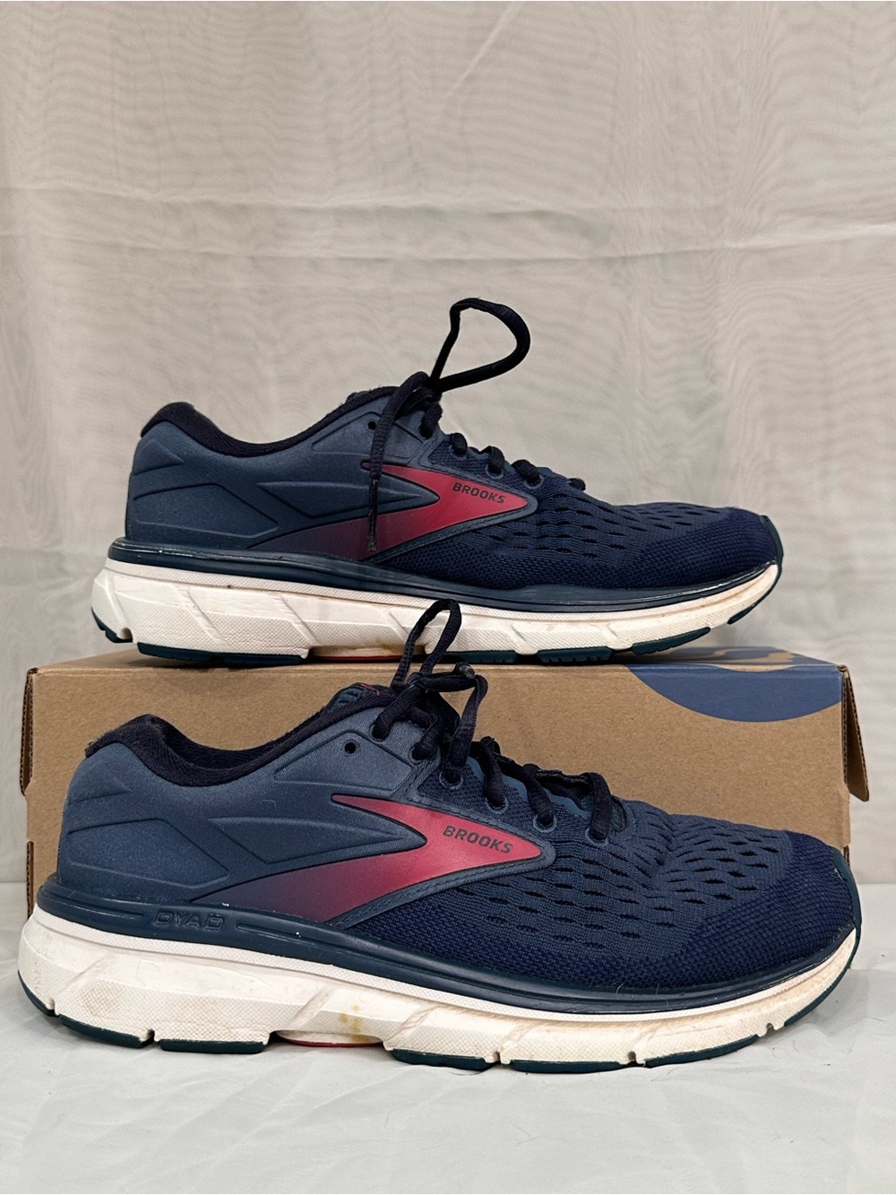 Brooks Dyad 11 | Navy and Magenta Running Training Shoes | Women’s 8 Medium